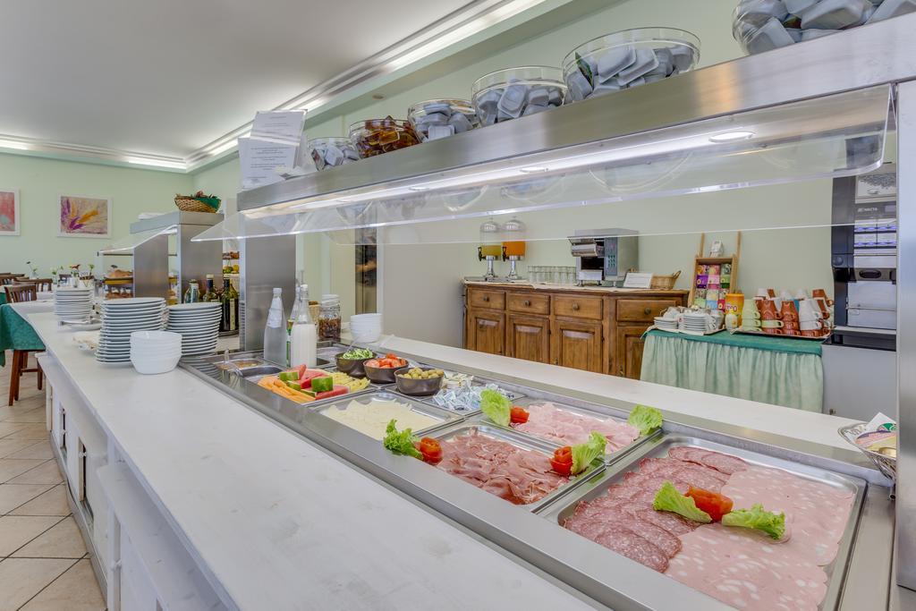 Hotel Austria Каорле Екстериор снимка
