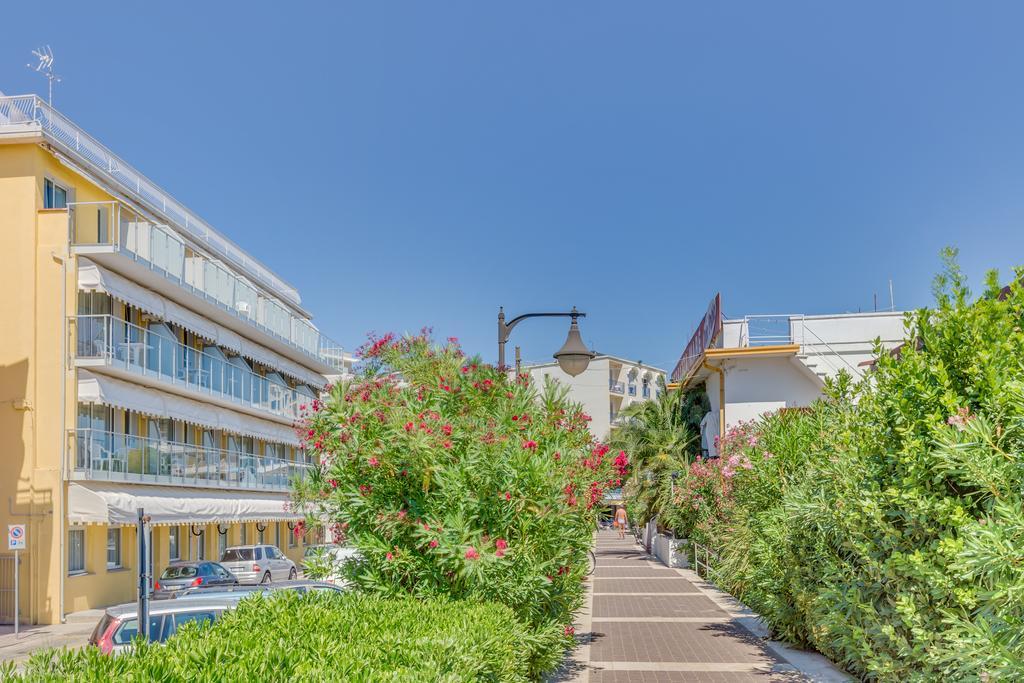 Hotel Austria Каорле Екстериор снимка