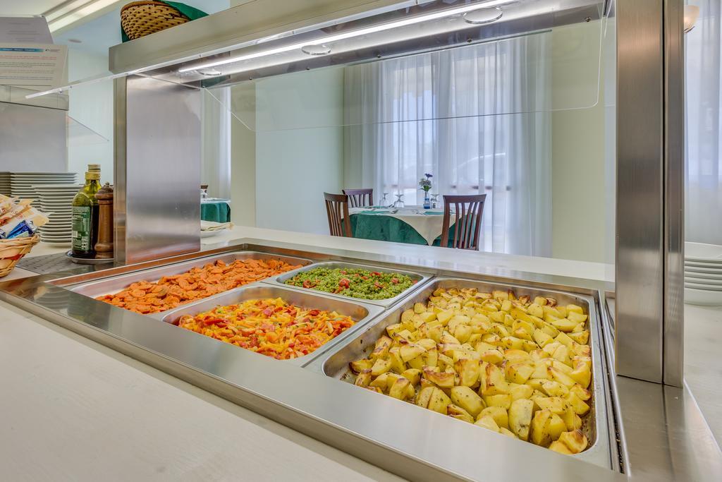 Hotel Austria Каорле Екстериор снимка