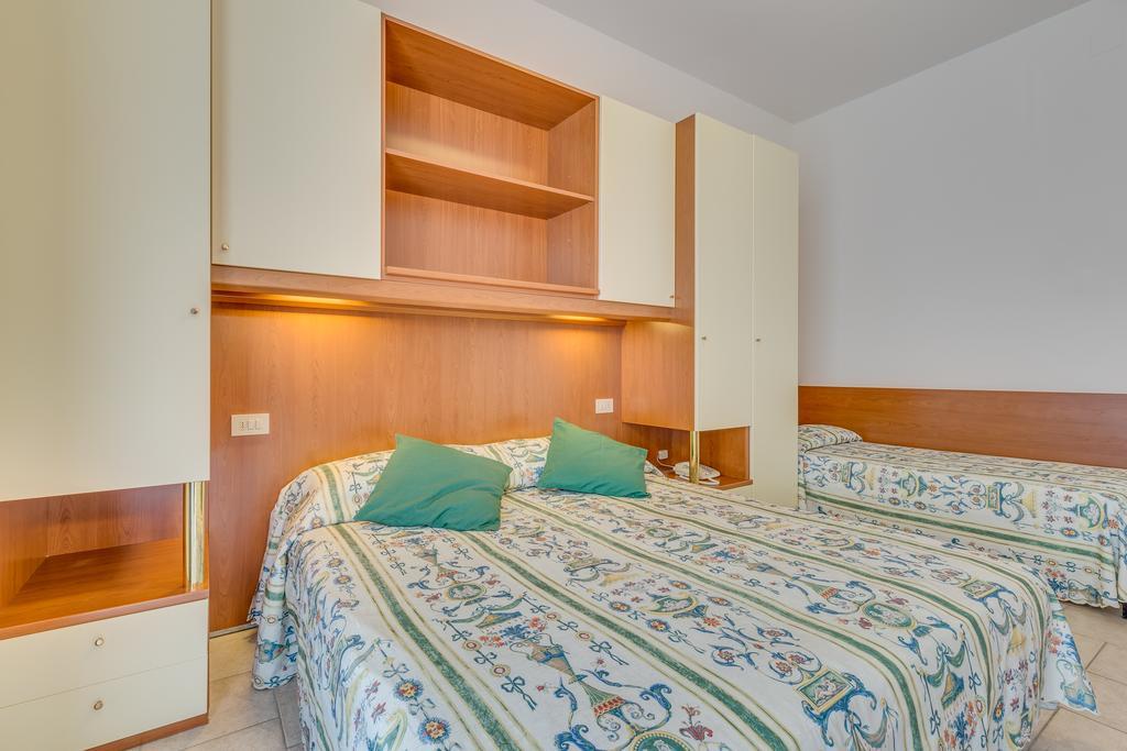 Hotel Austria Каорле Екстериор снимка