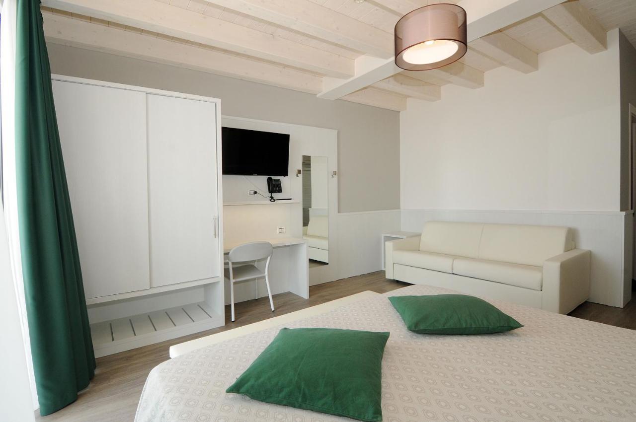 Hotel Austria Каорле Екстериор снимка