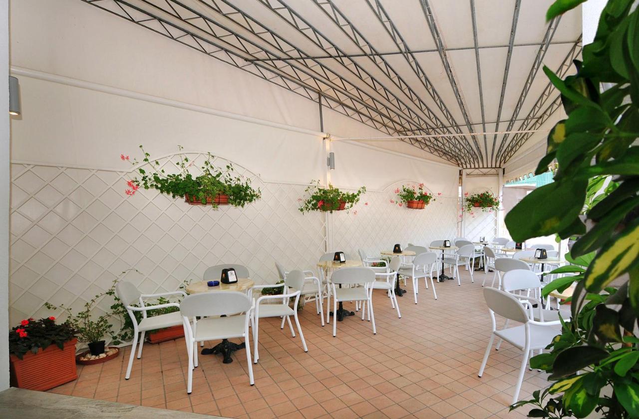 Hotel Austria Каорле Екстериор снимка