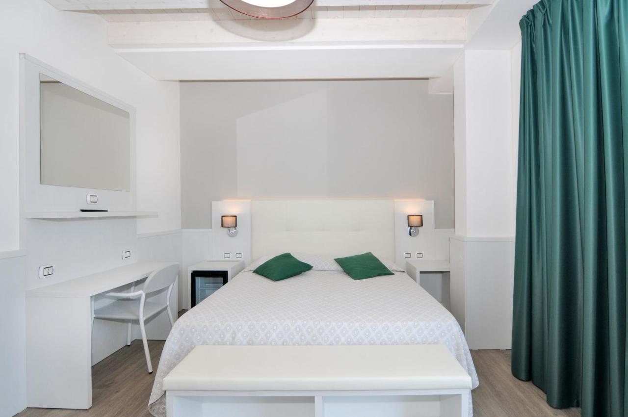 Hotel Austria Каорле Екстериор снимка
