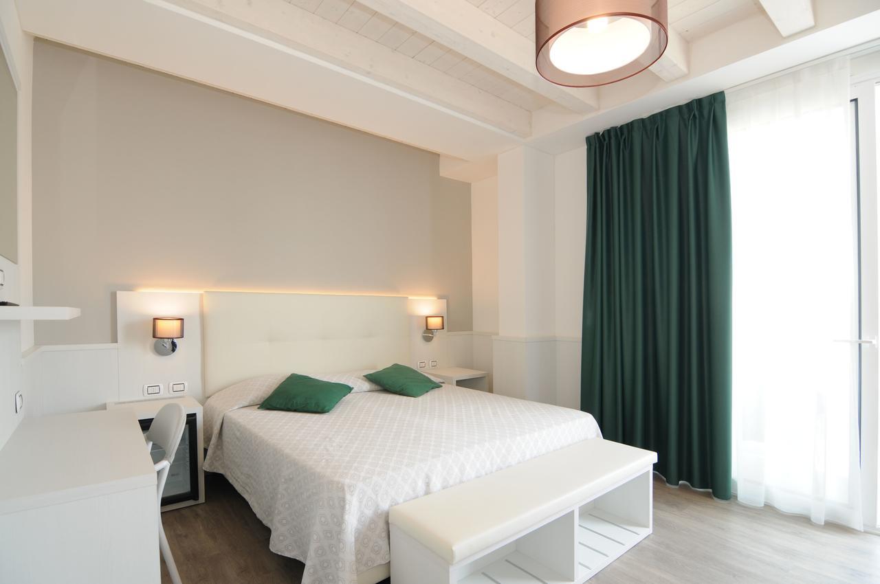 Hotel Austria Каорле Екстериор снимка