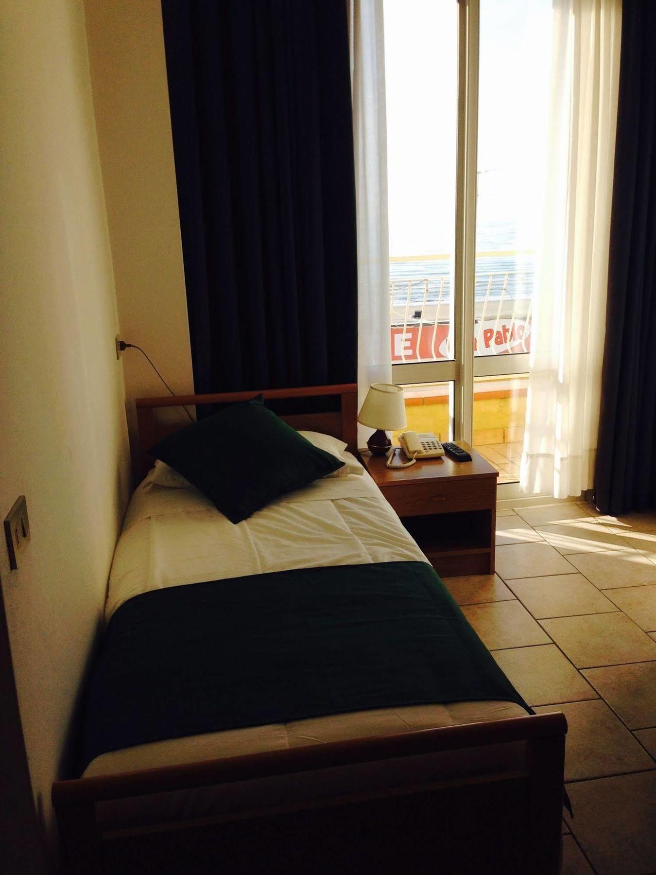 Hotel Austria Каорле Екстериор снимка