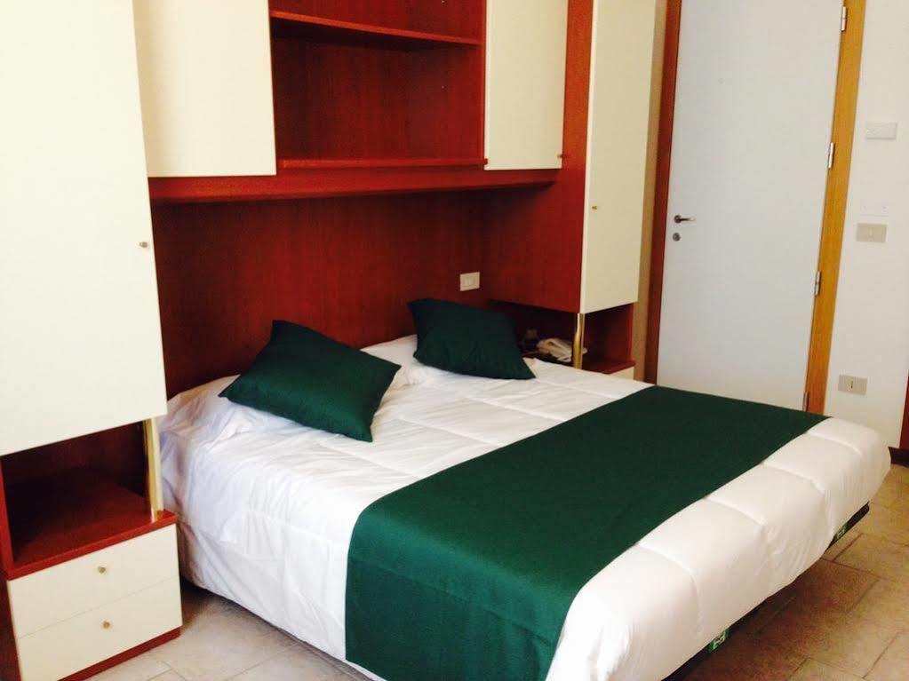 Hotel Austria Каорле Екстериор снимка