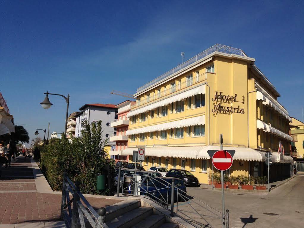 Hotel Austria Каорле Екстериор снимка
