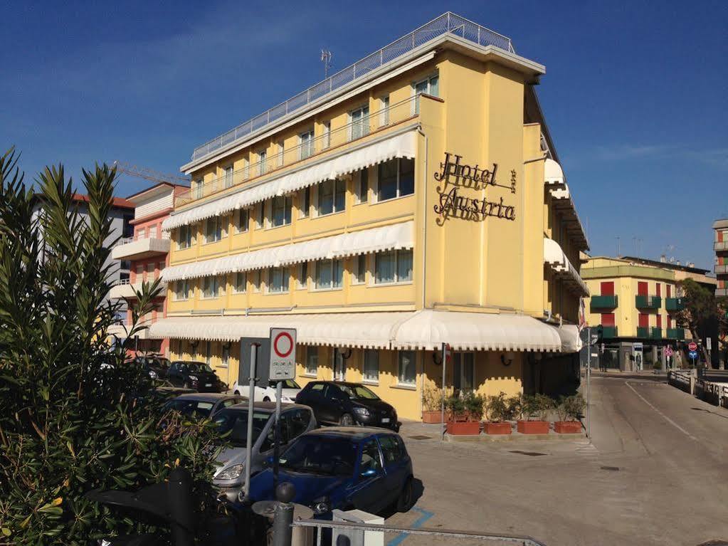 Hotel Austria Каорле Екстериор снимка