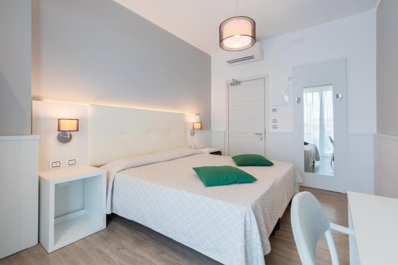 Hotel Austria Каорле Екстериор снимка