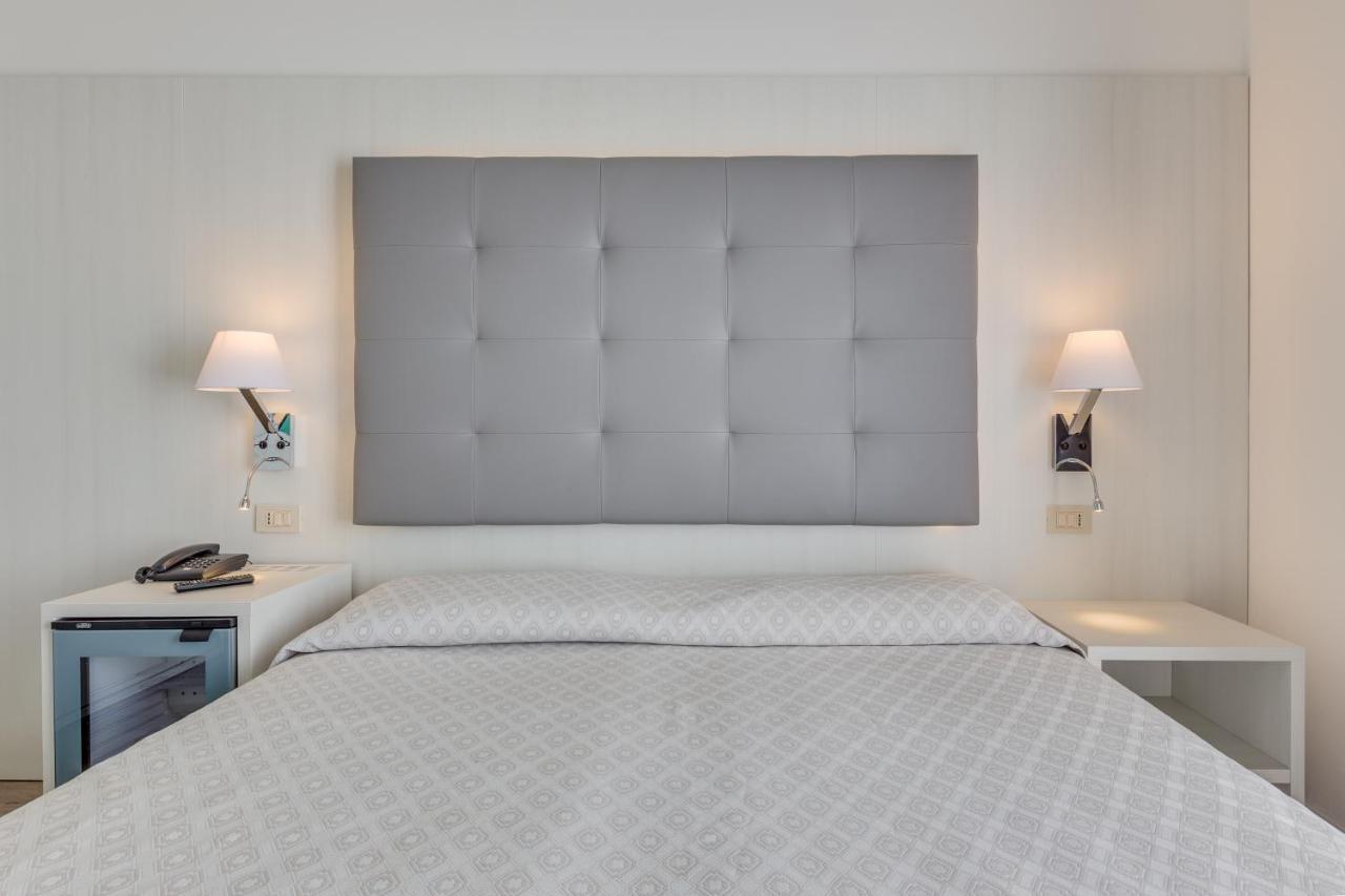 Hotel Austria Каорле Екстериор снимка