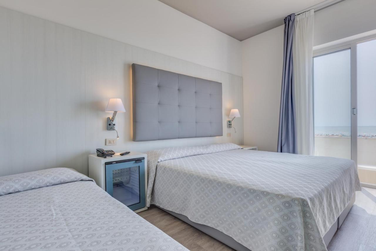 Hotel Austria Каорле Екстериор снимка